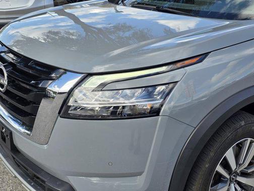 2024 Nissan Pathfinder SL 4WD