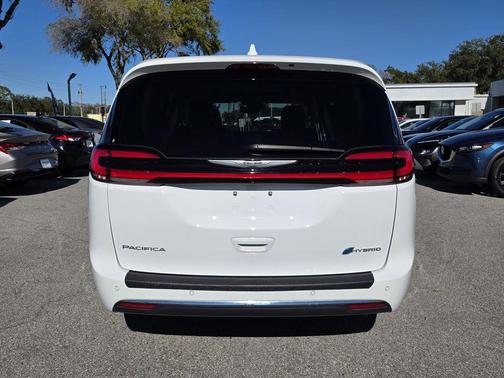 2022 Chrysler Pacifica Hybrid Limited