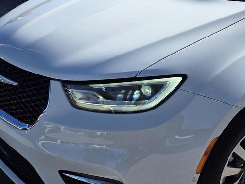 2022 Chrysler Pacifica Hybrid Limited