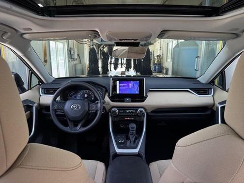 2025 Toyota RAV4 Hybrid XLE