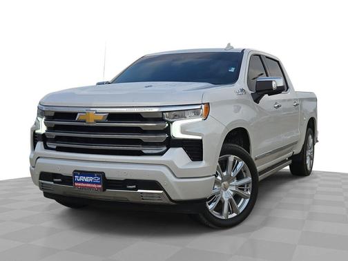 Crystal White Tricoat 2025 Chevrolet Silverado 1500 High Country
