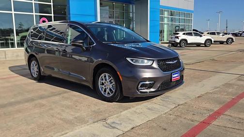 Bright White Clearcoat 2023 Chrysler Pacifica Touring L