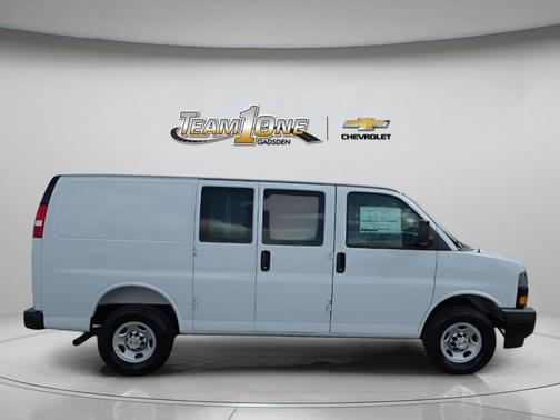 Summit White 2026 Chevrolet Express 2500 Work Van