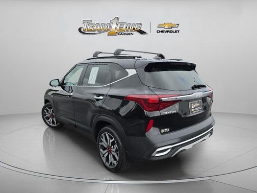 Cherry Black 2023 Kia Seltos SX