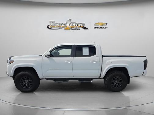 White 2022 Toyota Tacoma SR5
