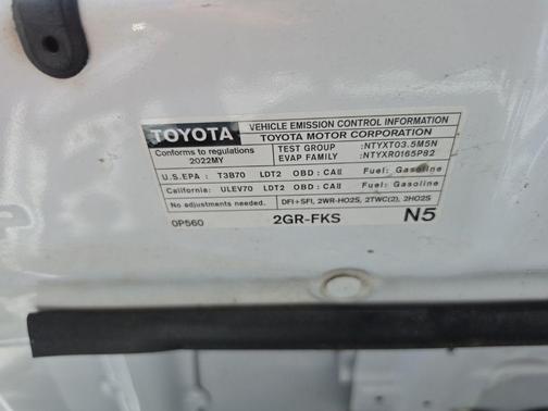 White 2022 Toyota Tacoma SR5