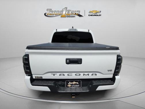 White 2022 Toyota Tacoma SR5