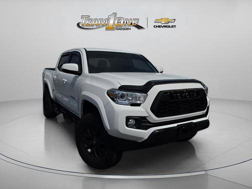 White 2022 Toyota Tacoma SR5