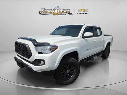 White 2022 Toyota Tacoma SR5