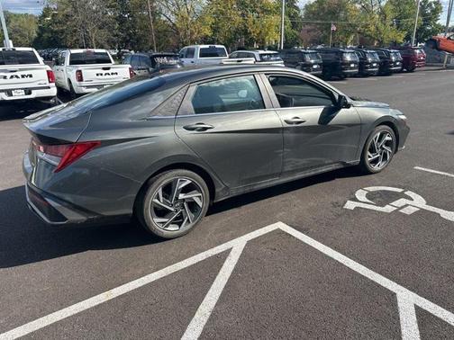 2024 Hyundai ELANTRA Limited