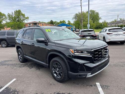 Crystal Black Pearl 2025 Honda Pilot TrailSport