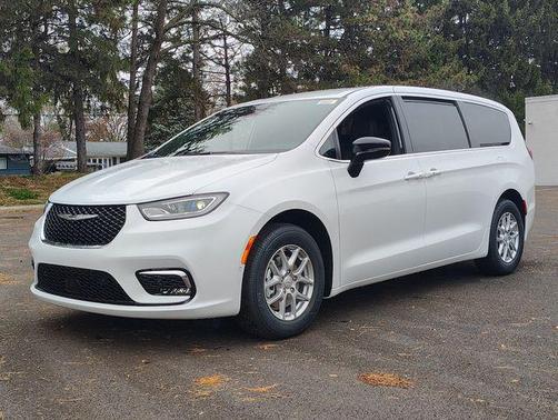 Bright White Clearcoat 2026 Chrysler Pacifica L