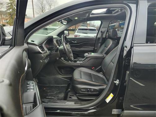 2022 GMC Acadia AWD AT4