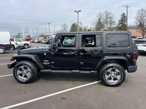 Black Clearcoat 2016 Jeep Wrangler Unlimited Sahara