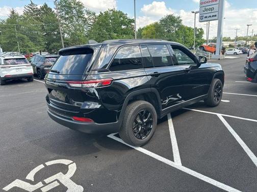 2024 Jeep Grand Cherokee Altitude