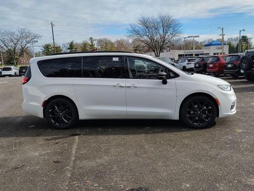 2026 Chrysler Pacifica Limited