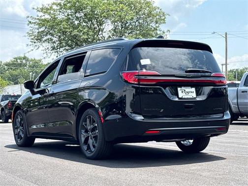 2025 Chrysler Pacifica Limited