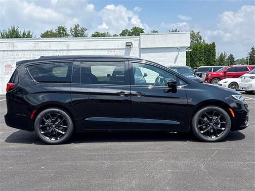 2025 Chrysler Pacifica Limited