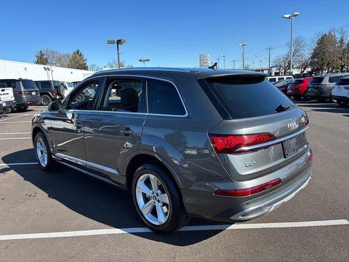 2024 Audi Q7 45 Premium Plus