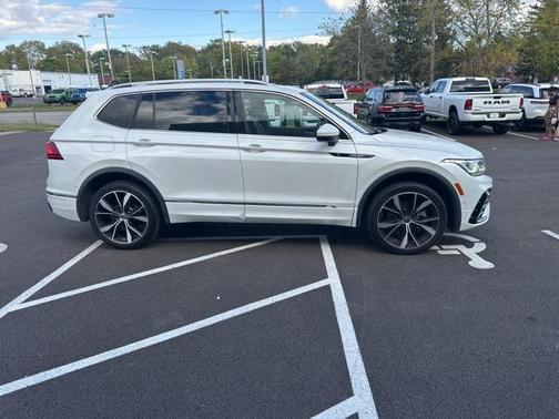 2022 Volkswagen Tiguan 2.0T SEL R-Line 4MOTION