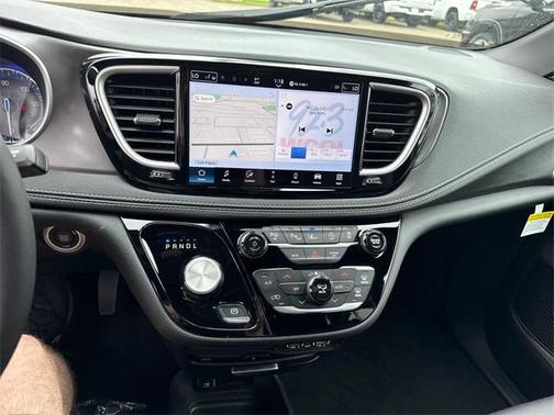 2025 Chrysler Pacifica L