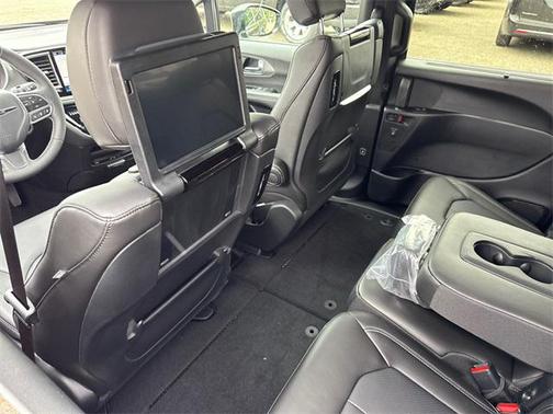 2025 Chrysler Pacifica L