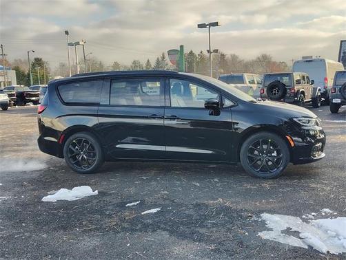 2026 Chrysler Pacifica L