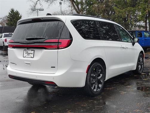 2026 Chrysler Pacifica L
