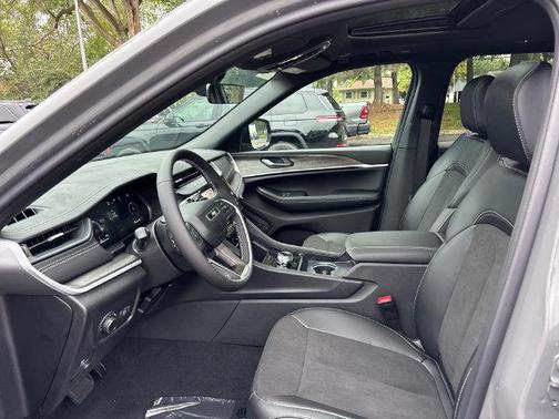 Sting-Gray Clearcoat 2027 Jeep Grand Cherokee Altitude