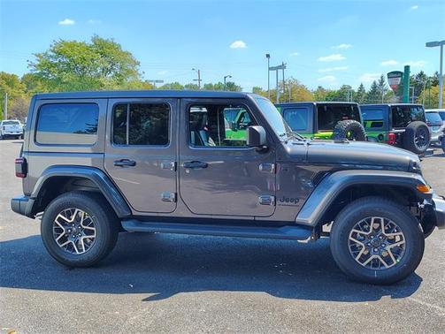 2025 Jeep Wrangler 4-Door Sahara 4x4