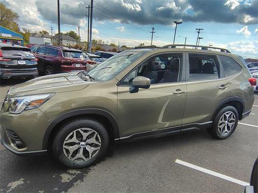 2023 Subaru Forester Premium