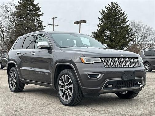 Photo 2 of 34 of 2017 Jeep Grand Cherokee Overland