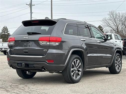 Photo 4 of 34 of 2017 Jeep Grand Cherokee Overland