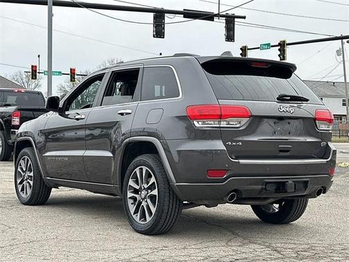 Photo 5 of 34 of 2017 Jeep Grand Cherokee Overland