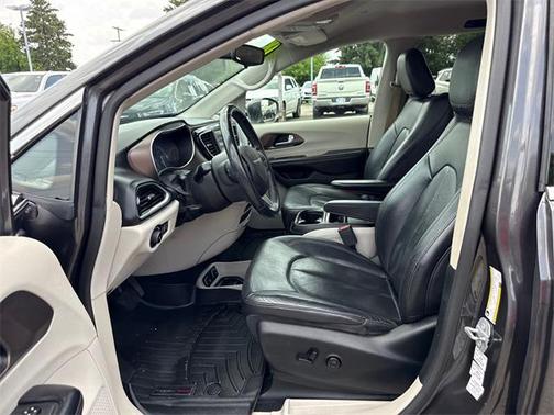 2018 Chrysler Pacifica Touring-L