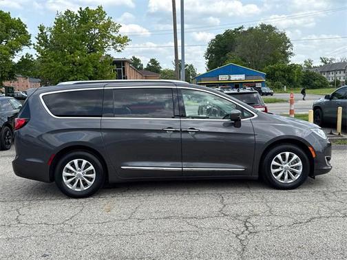 2018 Chrysler Pacifica Touring-L