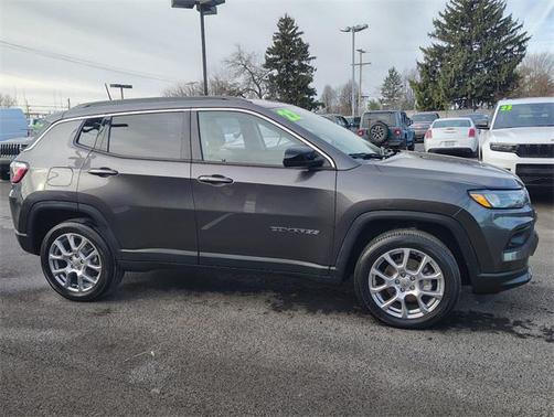 2022 Jeep Compass Latitude Lux