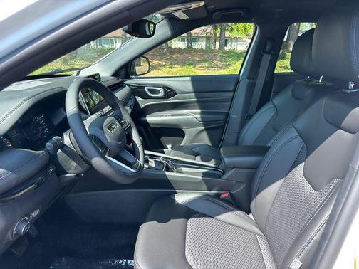 Bright White Clearcoat 2026 Jeep Compass Latitude