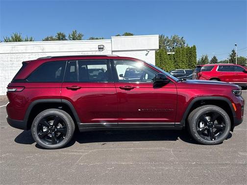 2025 Jeep Grand Cherokee Altitude