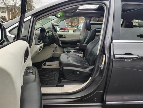 2020 Chrysler Pacifica Touring-L Plus