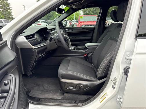 2024 Jeep Grand Cherokee L Laredo