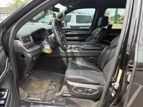 Diamond Black Crystal Pearlcoat 2024 Jeep Wagoneer Series II 4x4
