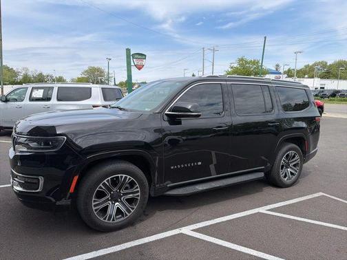 Diamond Black Crystal Pearlcoat 2024 Jeep Wagoneer Series II 4x4