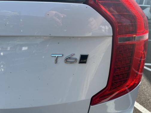 2019 Volvo XC90 T6 Momentum