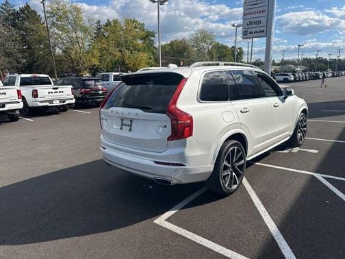 2019 Volvo XC90 T6 Momentum