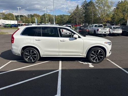 2019 Volvo XC90 T6 Momentum