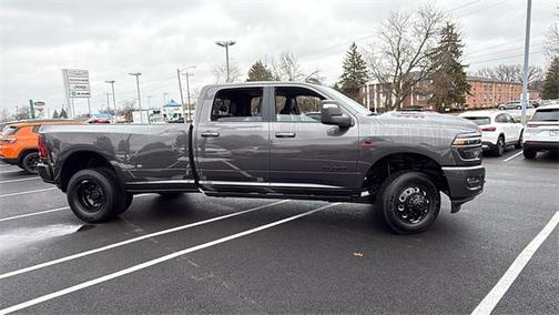2026 RAM 3500 Laramie Crew Cab 4x4 8' Box
