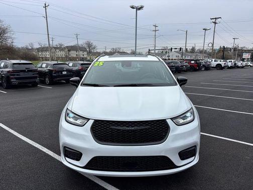 2025 Chrysler Pacifica Limited