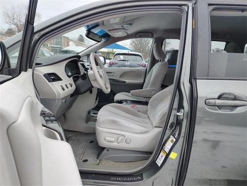 2013 Toyota Sienna LE