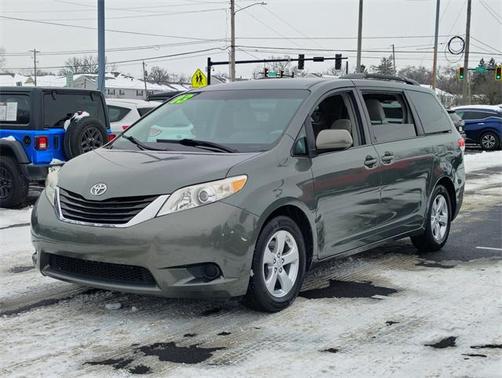 2013 Toyota Sienna LE